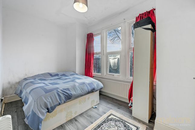 34C Gleneldon Road, London photo 2