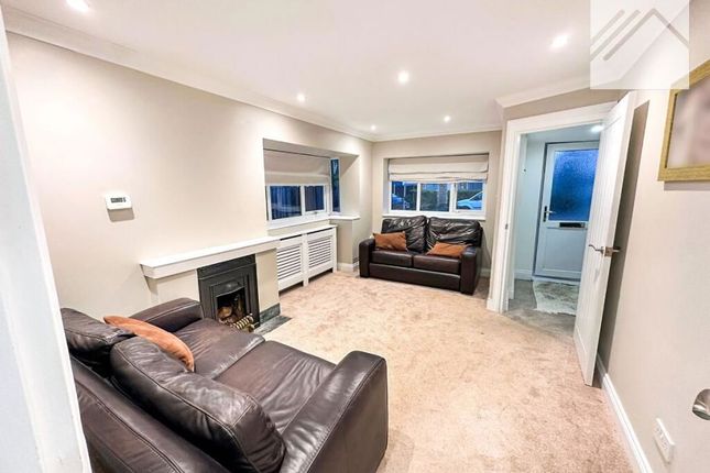 52, Waarem Avenue, Canvey Island photo 3