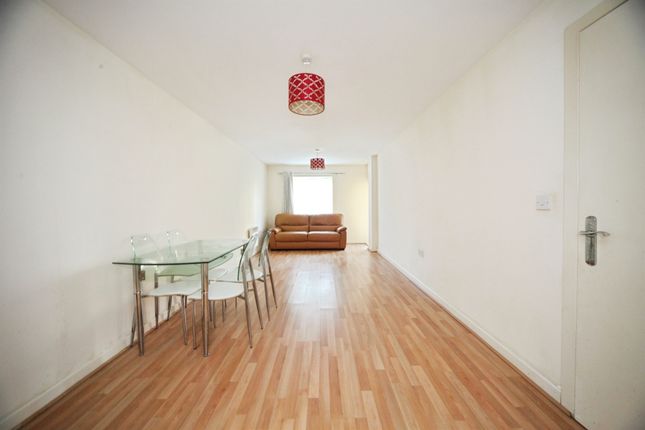30, The Parklands, Dunstable photo 2