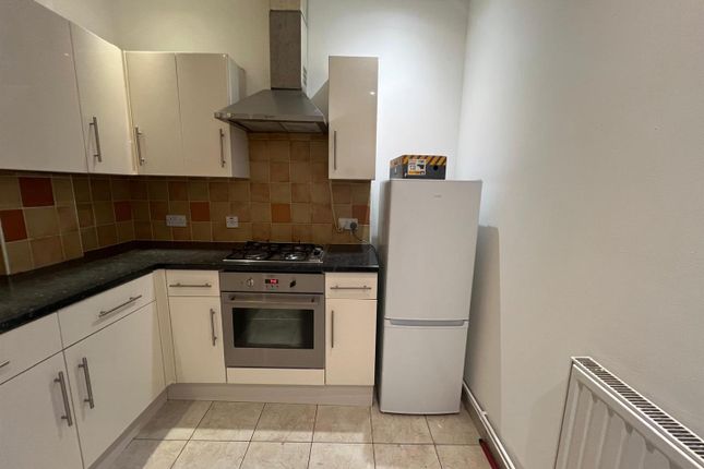 Flat 2, 137-139, Stoke Newington Road, London photo 2