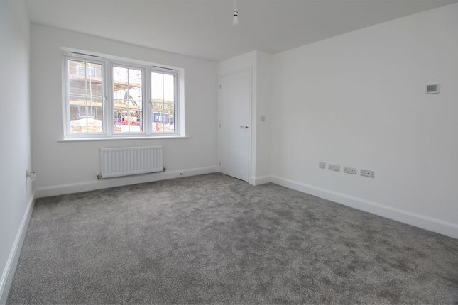25 School House Way, Chesterfield photo 3
