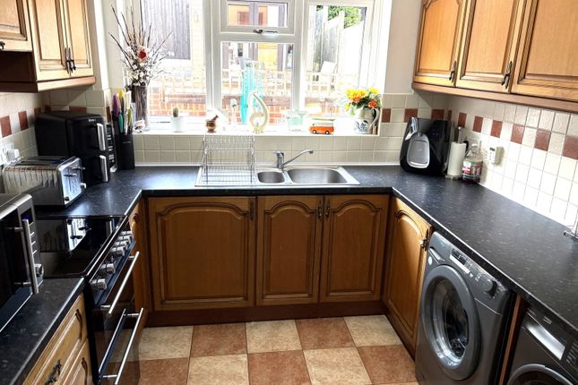 45, Thorn Close, Rugeley photo 3
