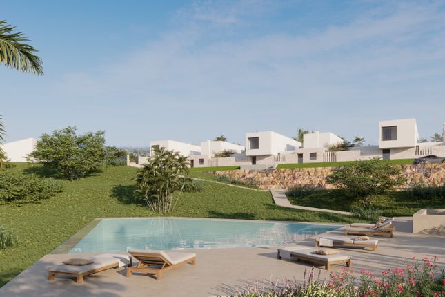 Villa for sale in Ferragudo, Évora, Portugal