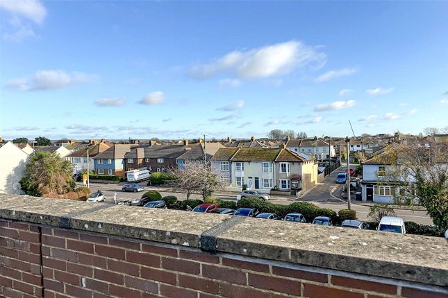 Wick Parade, Littlehampton photo 2