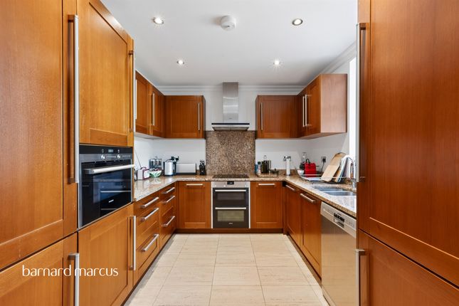 93, Tolworth Rise North, SURBITON photo 4