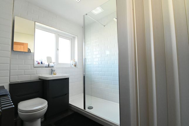 2 Turfnell Way, Manchester photo 4