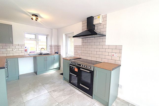 52 Lakeside Drive, Northampton photo 4