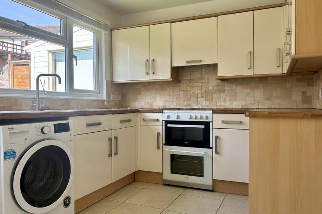 22, Kirby Close, Axminster photo 5