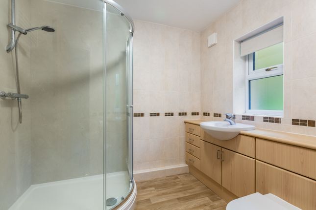 3 Henely Court , White Lodge Close, Sevenoaks photo 4