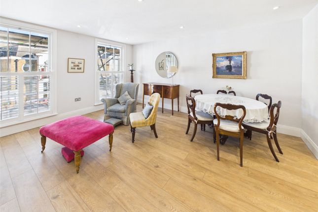 Flat 14,, Garrick House, Hampton Hill photo 4