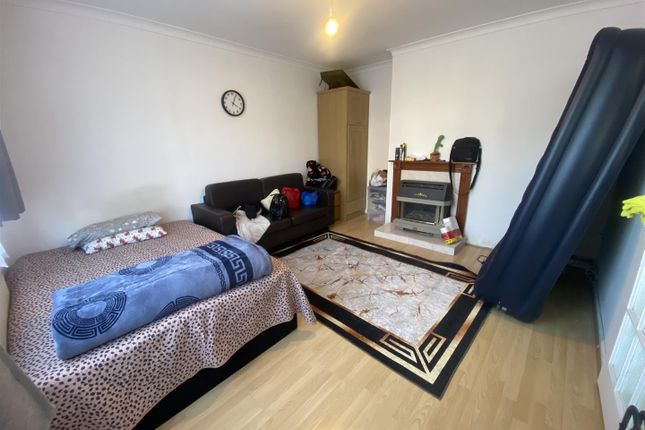 3, Genever Close, London photo 3