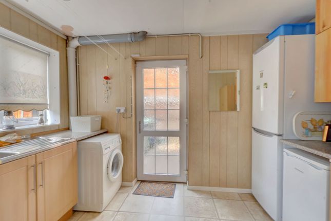 23, Bell Crescent, Princes Risborough photo 4