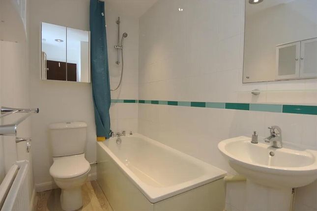Greenacre Court, Egham photo 3