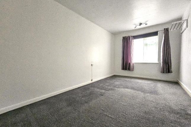 12, The Retreat, Essex photo 4