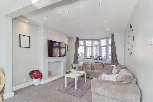 116, Harrowgate Drive, Leicester photo 4