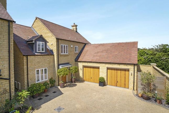 Detached house for sale in Barnard Crescent, Broadway, Worcestershire