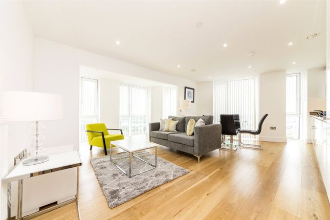Flat to rent in Sky View Tower, 12 High Street, London