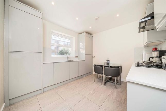 Flat 2, 60, Maltby Street, London photo 3