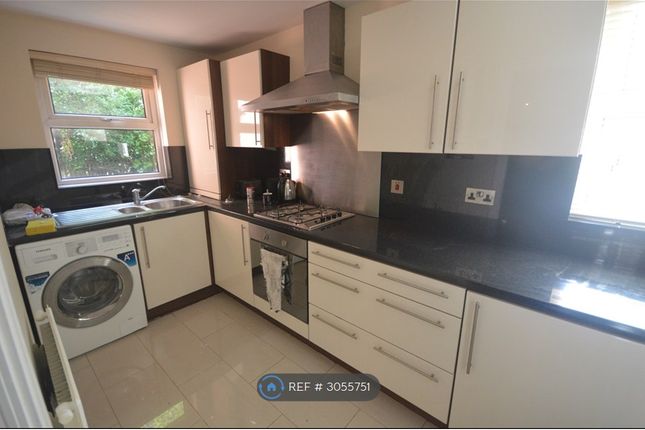 Flat, Redcot, Bolton photo 3