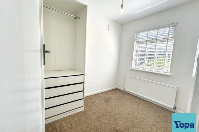 59, Alton Gardens, Southend-on-sea photo 2