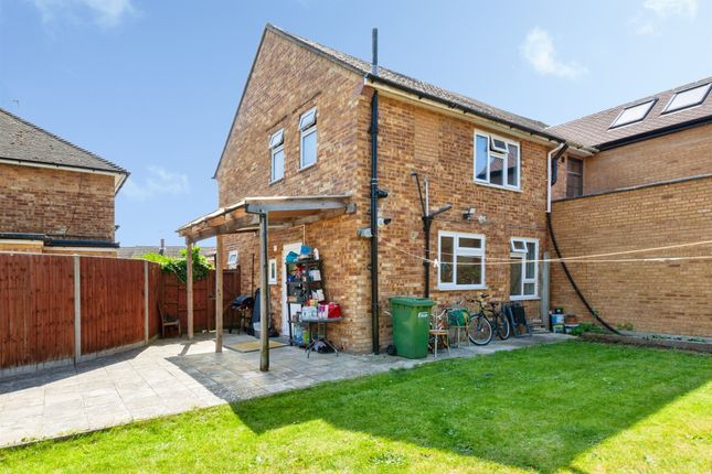 86, Doddsfield Road, Slough photo 2
