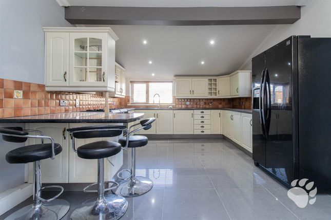 14, Longwick, Basildon photo 4