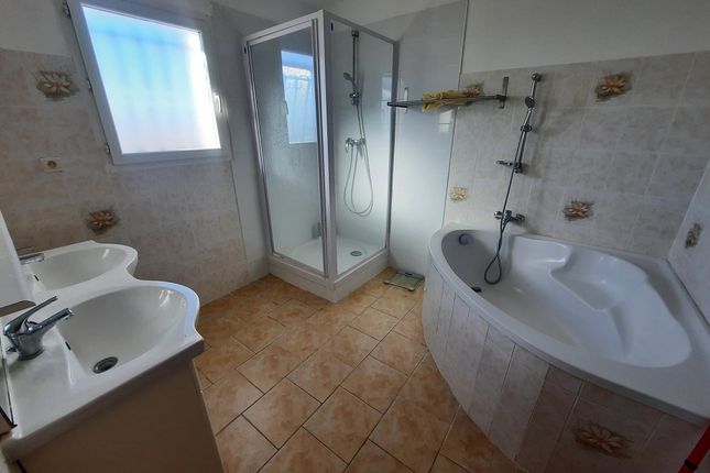 Villa for sale in Saint-Genies-De-Fontedit, Languedoc-Roussillon, 34480, France