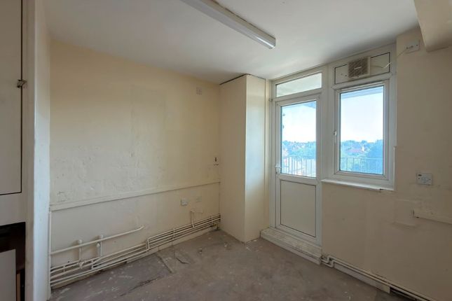 15, Victor Court, Hornchurch photo 4