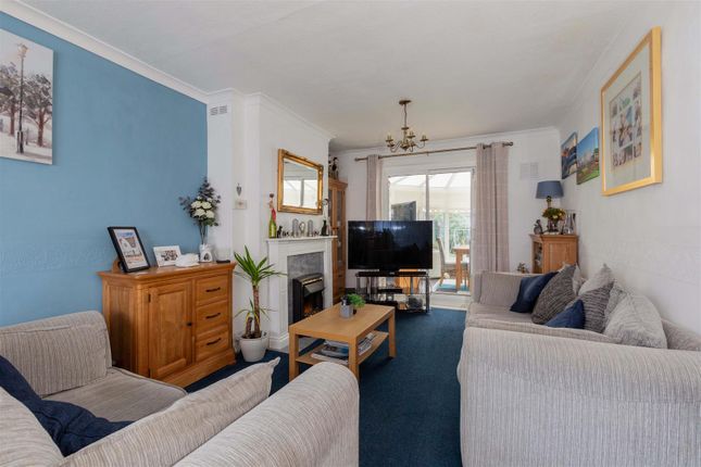 162, St. Georges Crescent, Slough photo 3