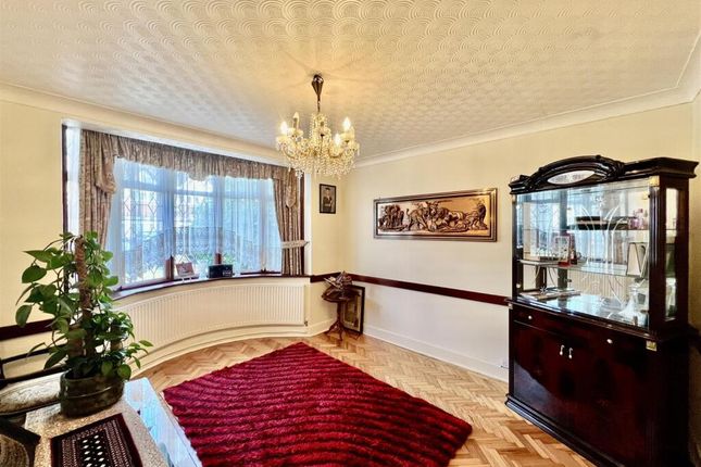13 Blossom Waye, Hounslow photo 2