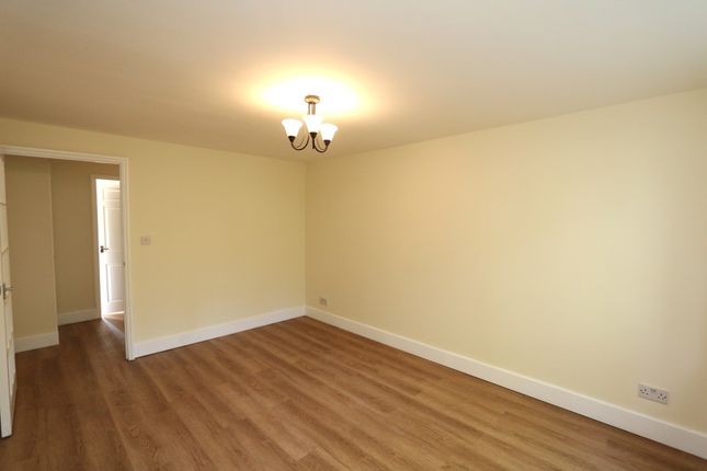 71, Woodfield Road, Thames Ditton photo 4