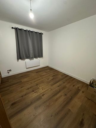 11, Spring Close, Dagenham photo 3