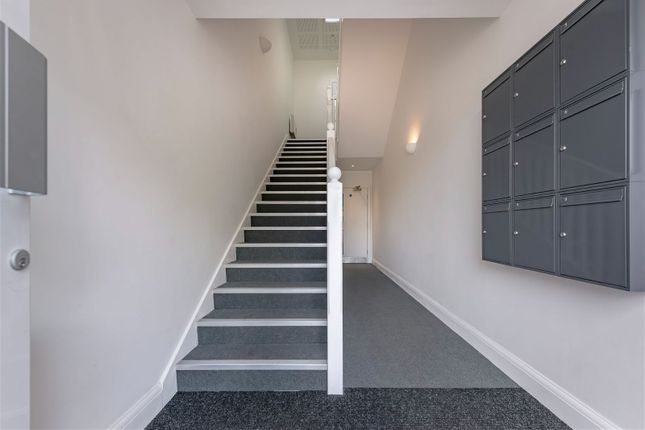 Flat for sale in Tupwood Lane, Caterham