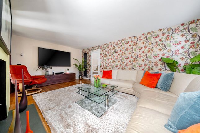 3, Heathfields, Newbury photo 4