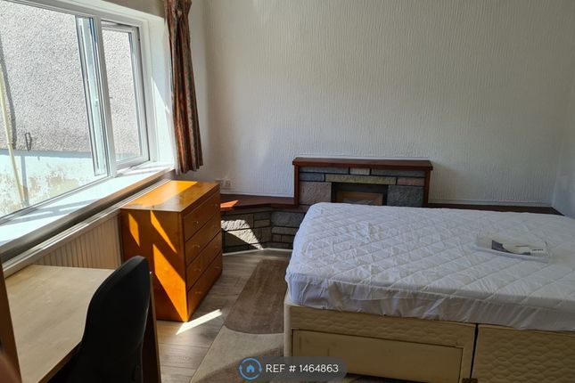 Room to rent in Bro Myrddin, Carmarthen SA31