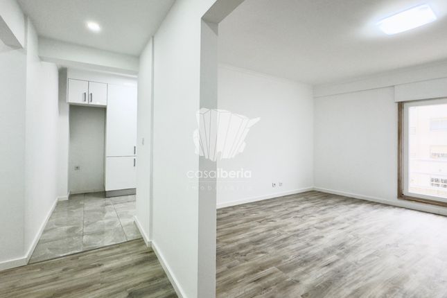 Apartment for sale in Corroios, Corroios, Seixal