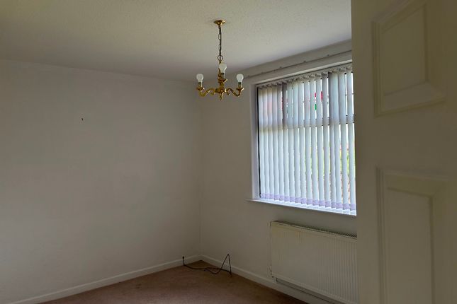 37 Ferney Field Road, Oldham photo 4