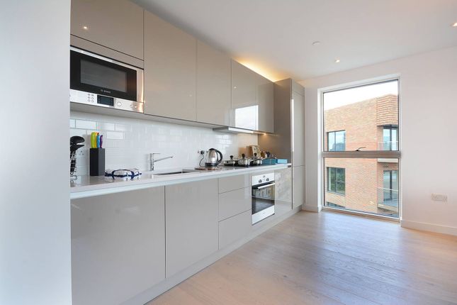 Thumbnail Flat to rent in Rutherford Heights, Elephant And Castle, London