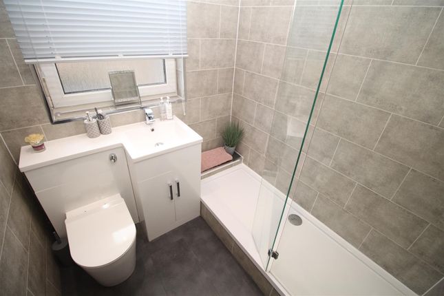 3.3, 6, Sir Michael Street, Greenock photo 4