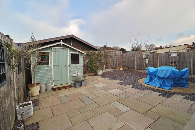 69, Linda Grove, Waterlooville photo 3