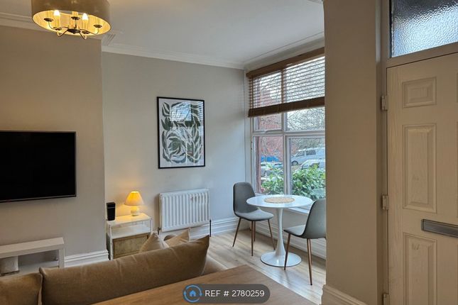 Knowle Avenue, Leeds photo 5