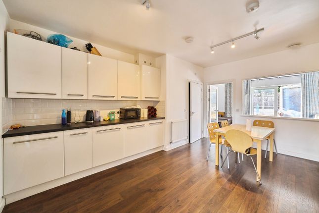 Berlin Terrace, Janson Road, Stratford, London photo 3