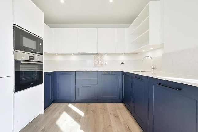 2403 Menara Point, 1 Affinity View, London photo 4