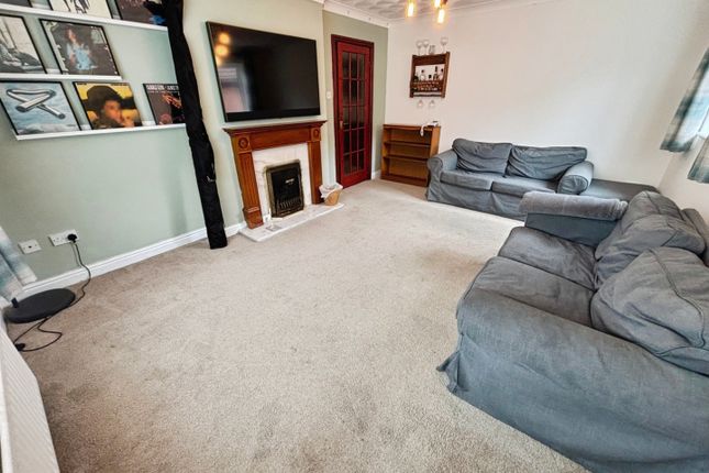 6, Warren Close, Gainsborough photo 2