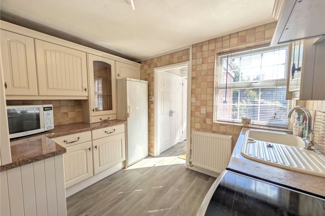 39, Woodhouse Lane, Telford photo 4