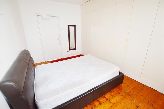 Dunstan Houses, 39, Stepney Green, London photo 5