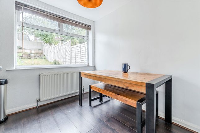 11, Lickless Gardens, Leeds photo 4