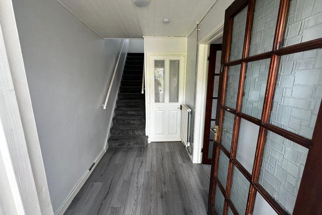 52, Tithe Farm Road, Dunstable photo 3