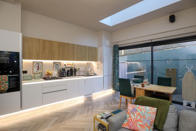 Flat 2, Sanctuary Heights, 1 Smitham Downs Road, Purley photo 2