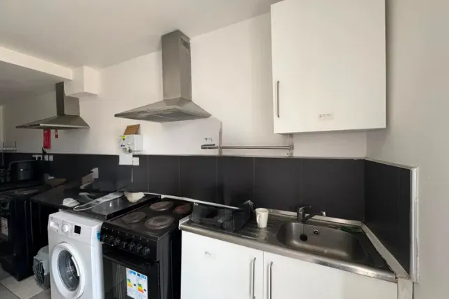 39 ,Maybank Avenue, Wembley photo 3